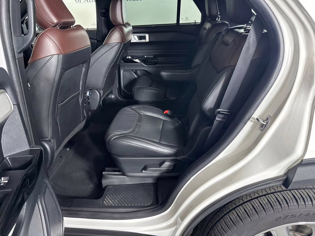 2022 Star White Metallic Tri-Coat Ford Explorer Platinum 4X4 SUV