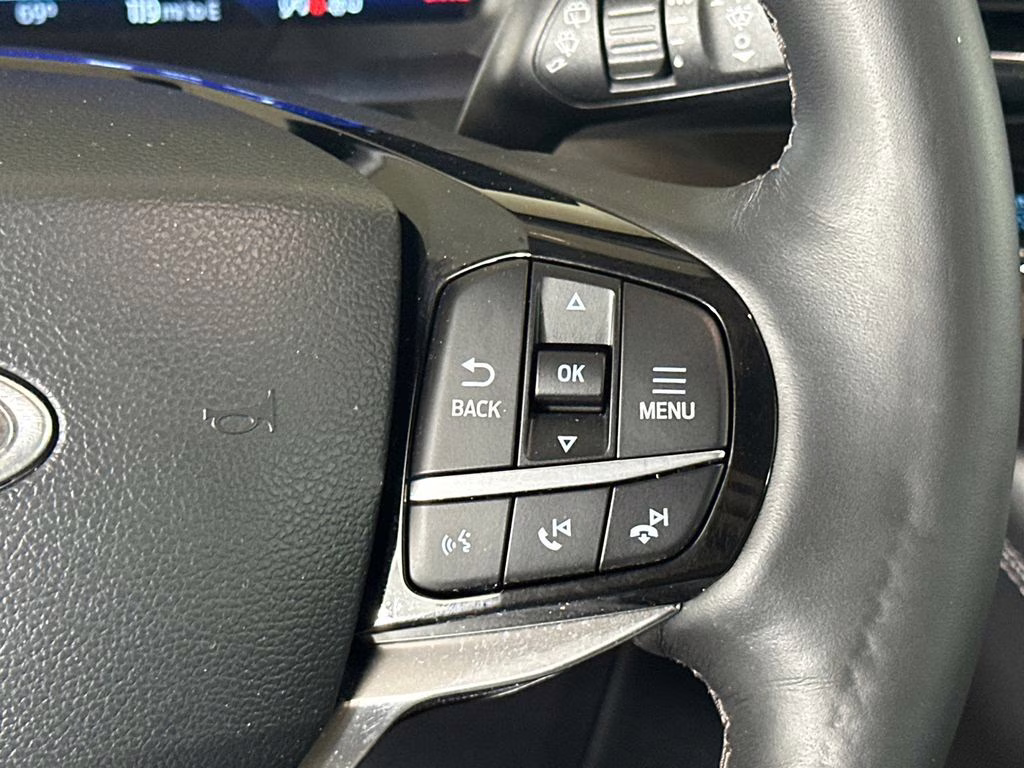 2022 Star White Metallic Tri-Coat Ford Explorer Platinum 4X4 SUV