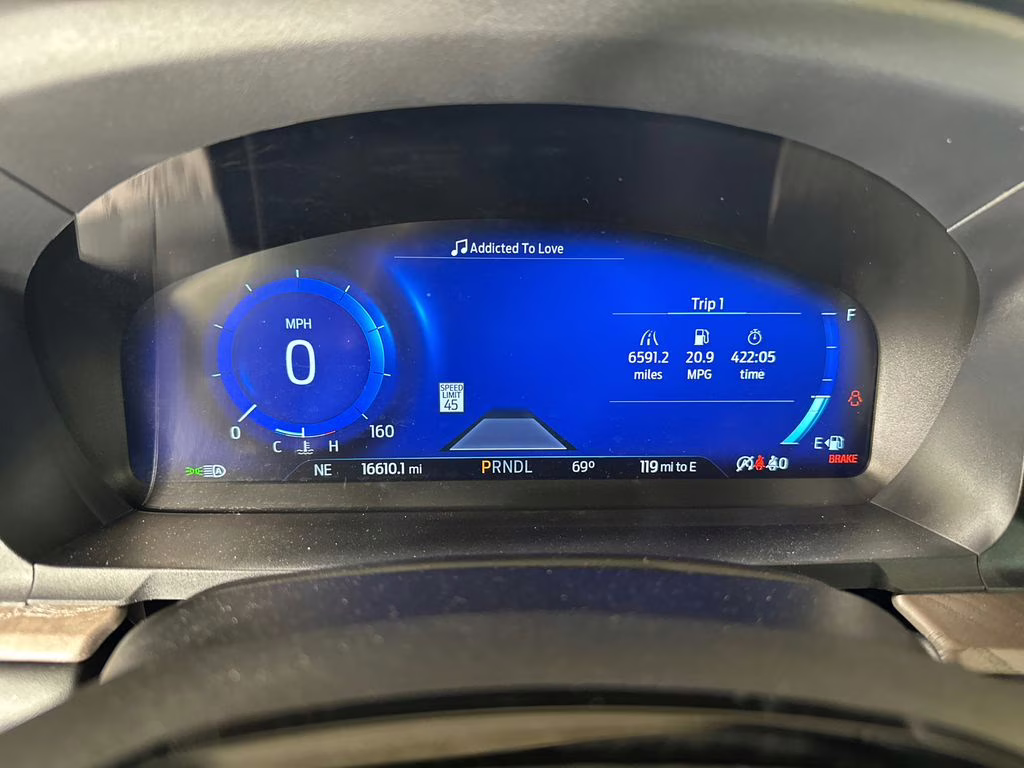 2022 Star White Metallic Tri-Coat Ford Explorer Platinum 4X4 SUV