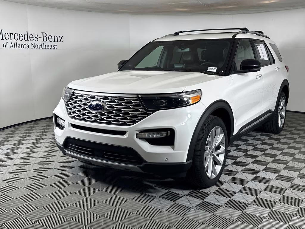 2022 Star White Metallic Tri-Coat Ford Explorer Platinum 4X4 SUV