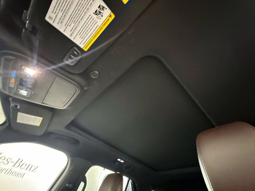 2022 Star White Metallic Tri-Coat Ford Explorer Platinum 4X4 SUV