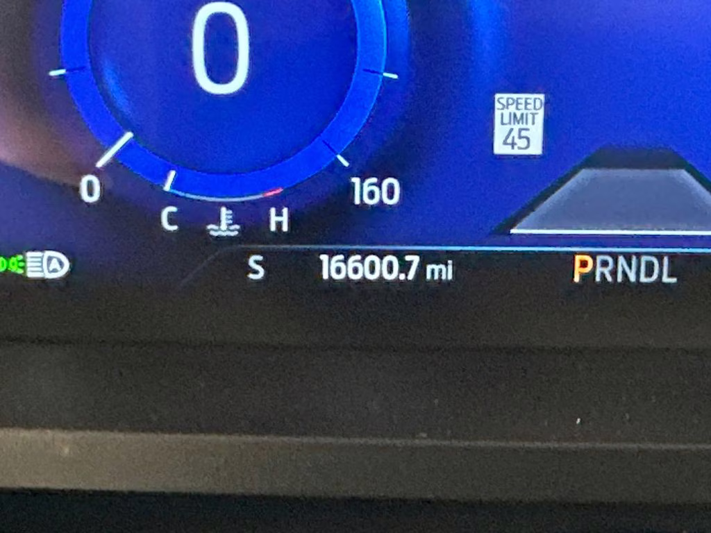 2022 Star White Metallic Tri-Coat Ford Explorer Platinum 4X4 SUV