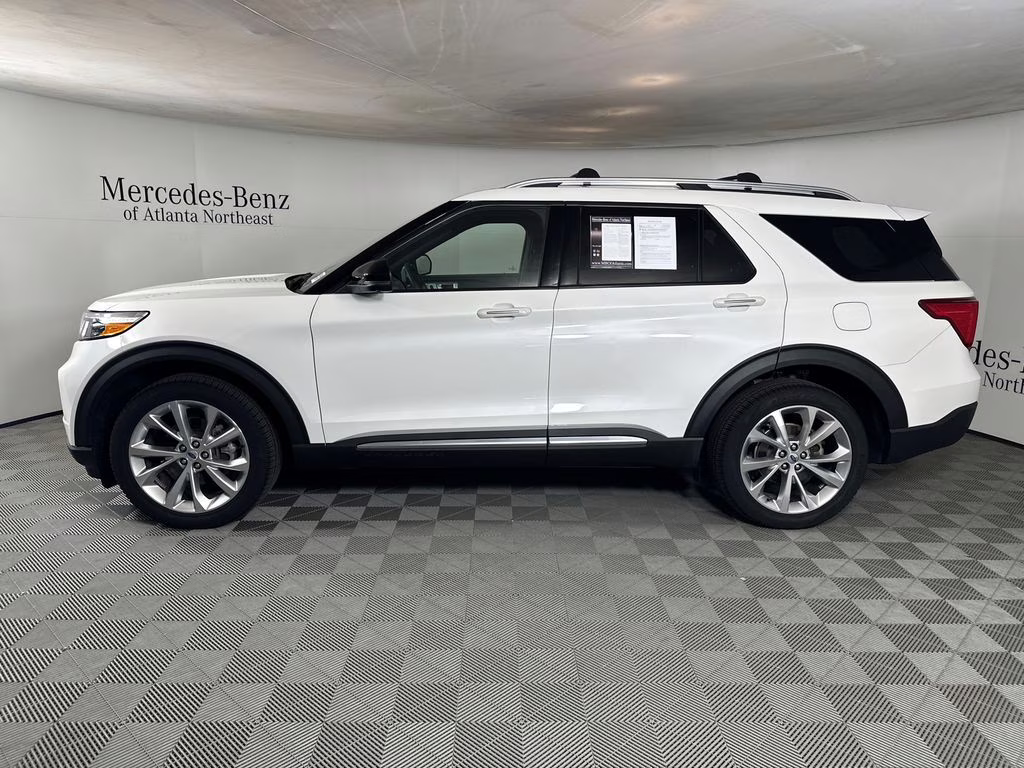 2022 Star White Metallic Tri-Coat Ford Explorer Platinum 4X4 SUV