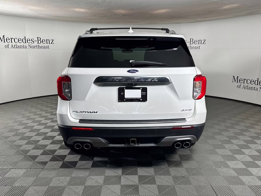 2022 Star White Metallic Tri-Coat Ford Explorer Platinum 4X4 SUV