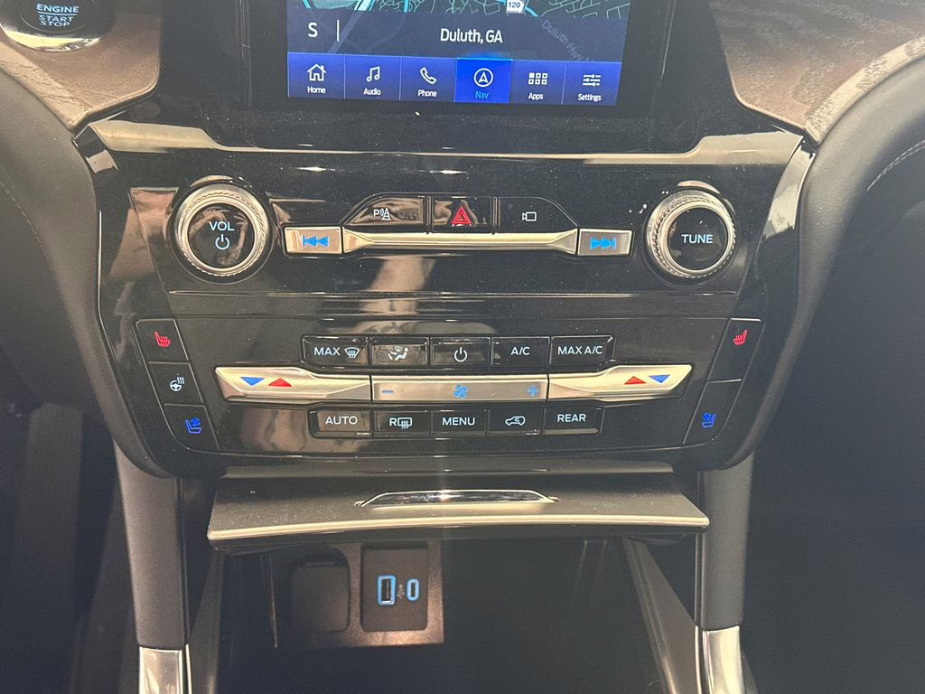 2022 Star White Metallic Tri-Coat Ford Explorer Platinum 4X4 SUV