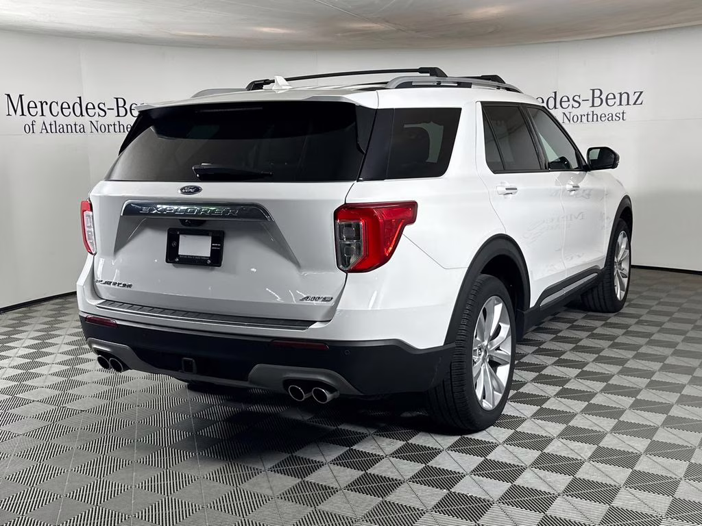 2022 Star White Metallic Tri-Coat Ford Explorer Platinum 4X4 SUV