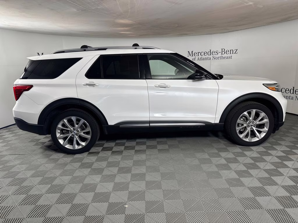 2022 Star White Metallic Tri-Coat Ford Explorer Platinum 4X4 SUV