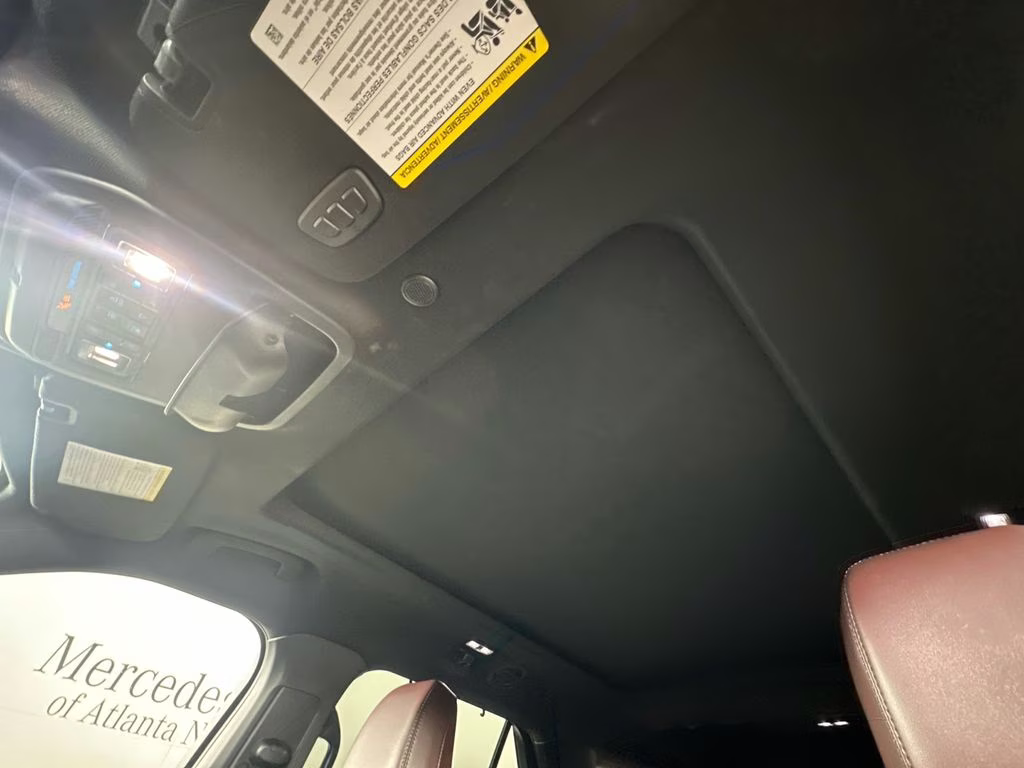 2022 Star White Metallic Tri-Coat Ford Explorer Platinum 4X4 SUV