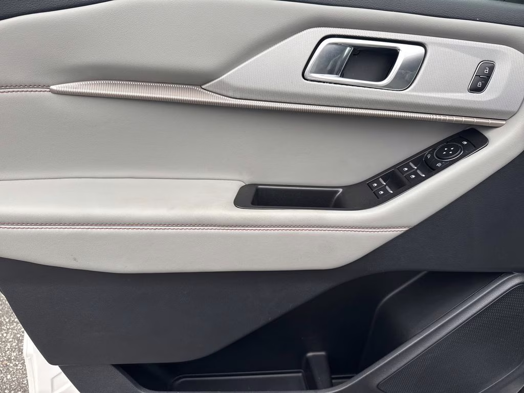 2025 Star White Metallic Tri-Coat Ford Explorer Active 4X4 SUV