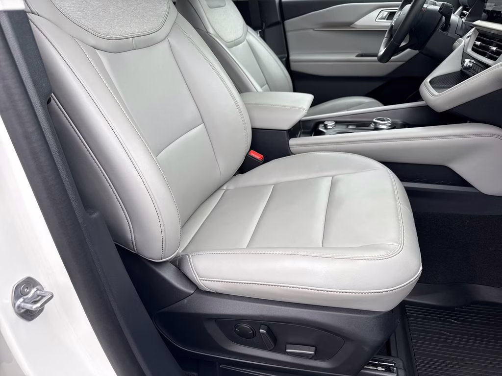 2025 Star White Metallic Tri-Coat Ford Explorer Active 4X4 SUV