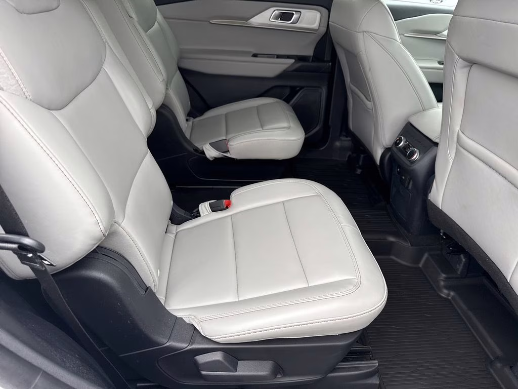 2025 Star White Metallic Tri-Coat Ford Explorer Active 4X4 SUV