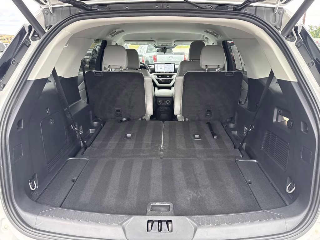 2025 Star White Metallic Tri-Coat Ford Explorer Active 4X4 SUV