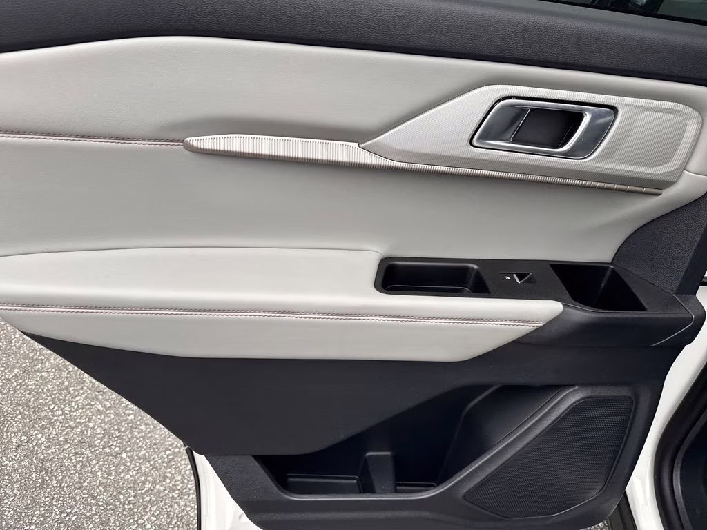 2025 Star White Metallic Tri-Coat Ford Explorer Active 4X4 SUV