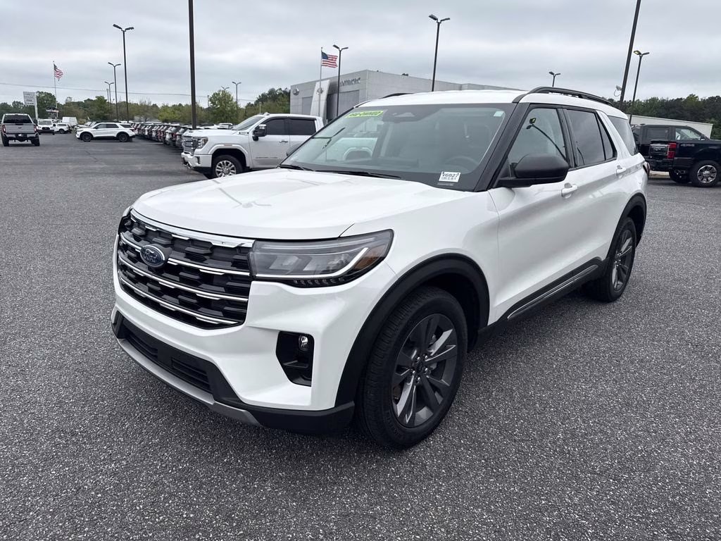 2025 Star White Metallic Tri-Coat Ford Explorer Active 4X4 SUV