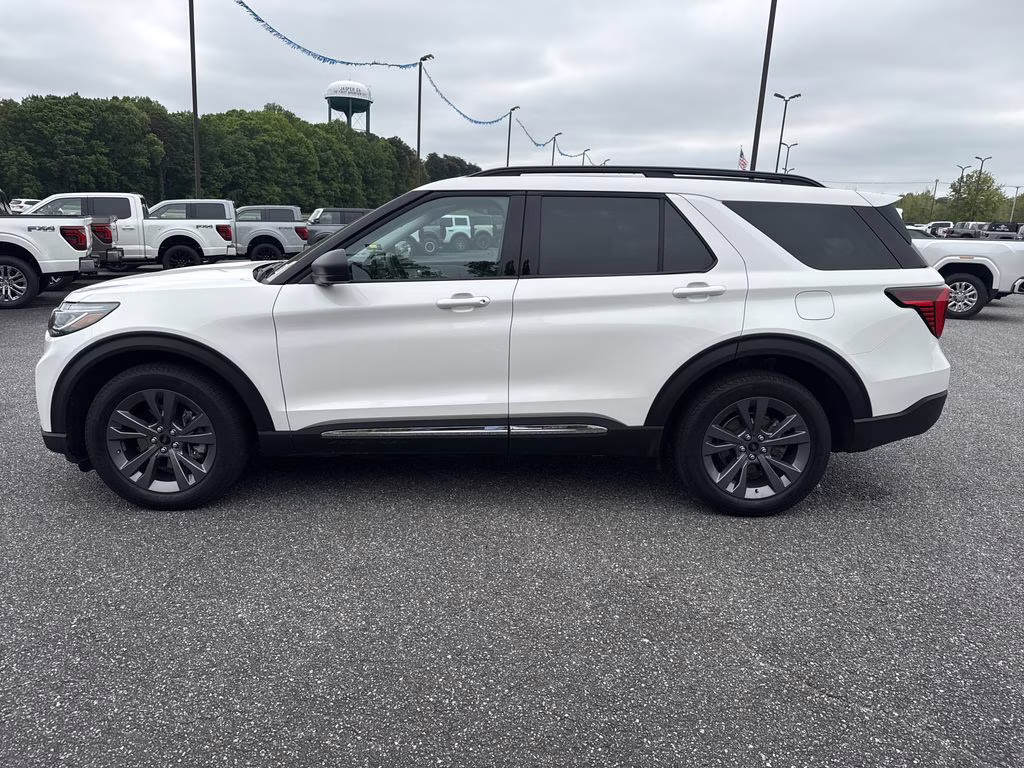 2025 Star White Metallic Tri-Coat Ford Explorer Active 4X4 SUV
