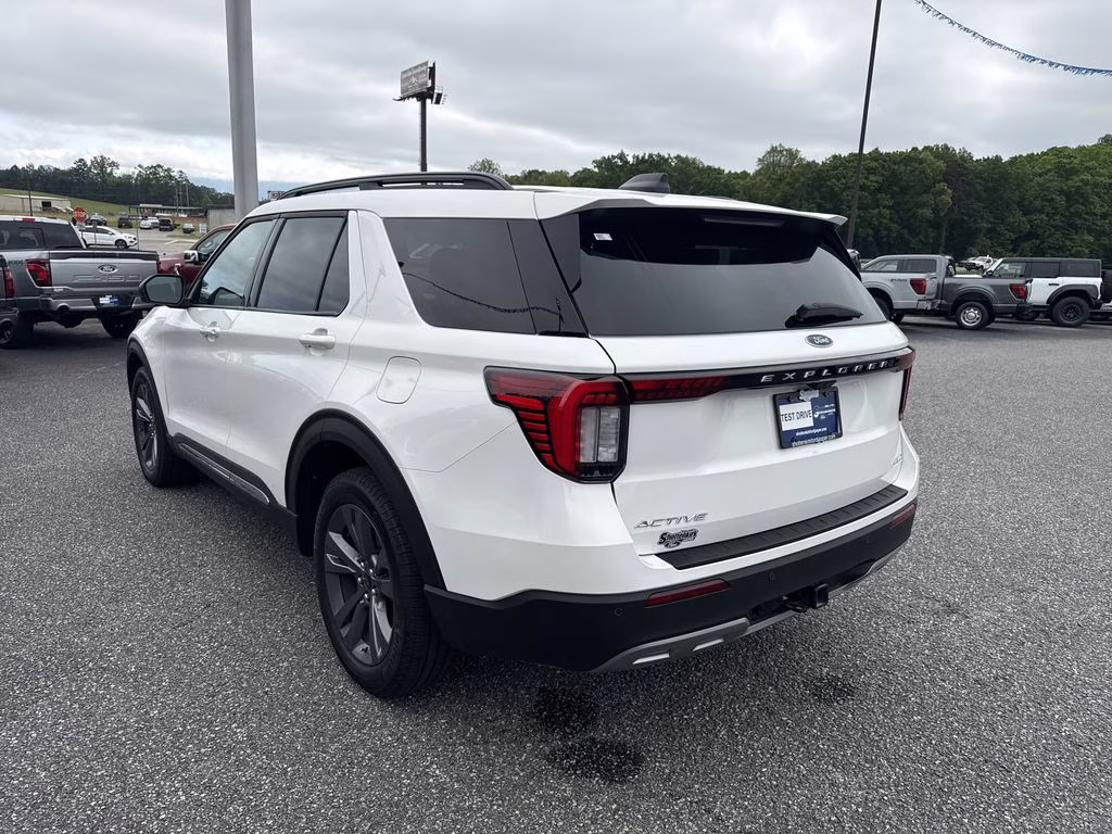 2025 Star White Metallic Tri-Coat Ford Explorer Active 4X4 SUV