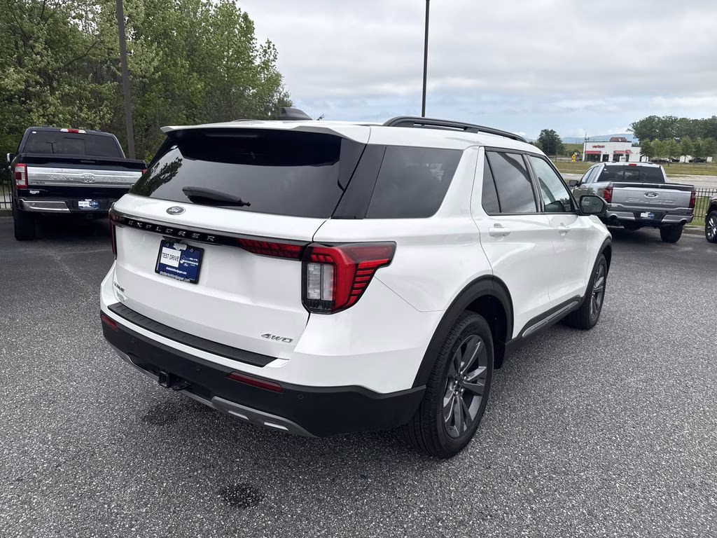 2025 Star White Metallic Tri-Coat Ford Explorer Active 4X4 SUV