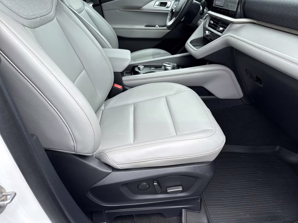 2025 Star White Metallic Tri-Coat Ford Explorer Active 4X4 SUV