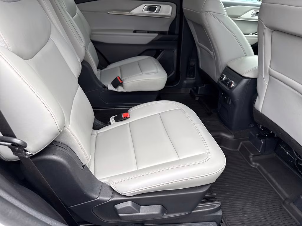 2025 Star White Metallic Tri-Coat Ford Explorer Active 4X4 SUV