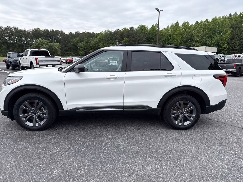 2025 Star White Metallic Tri-Coat Ford Explorer Active 4X4 SUV
