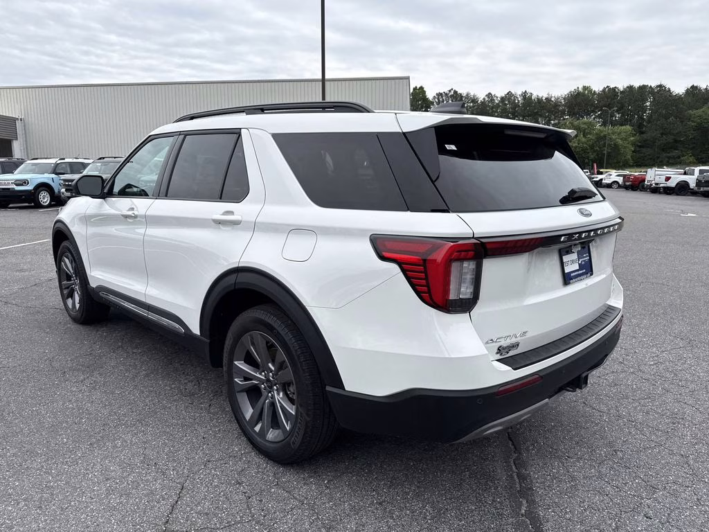 2025 Star White Metallic Tri-Coat Ford Explorer Active 4X4 SUV