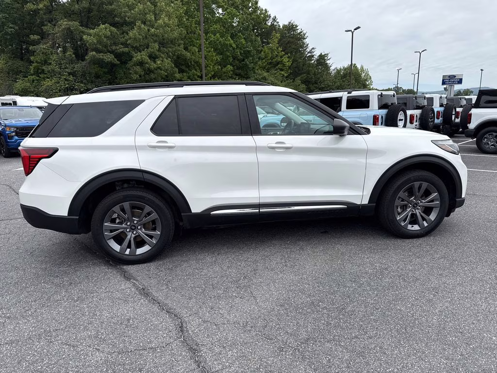 2025 Star White Metallic Tri-Coat Ford Explorer Active 4X4 SUV