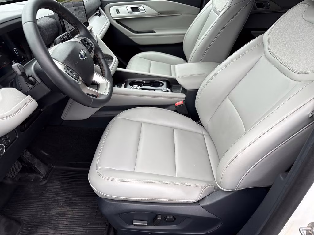 2025 Star White Metallic Tri-Coat Ford Explorer Active 4X4 SUV