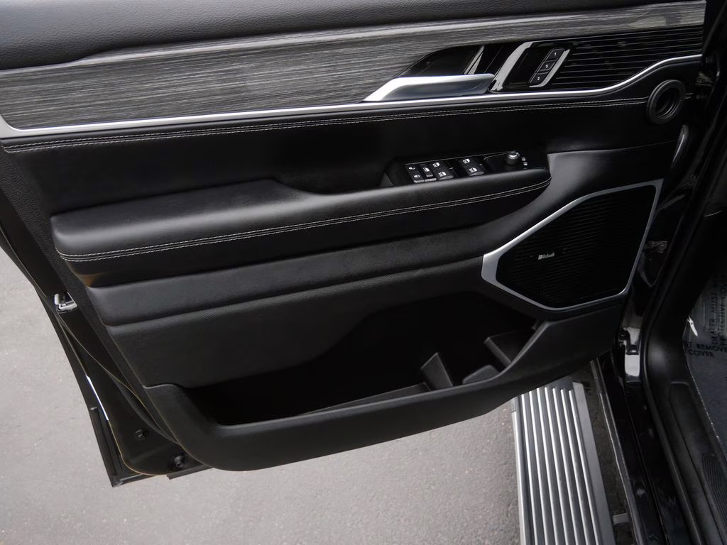 2022 Diamond Black Crystal Pearlcoat Jeep Wagoneer Series III 4X4 SUV