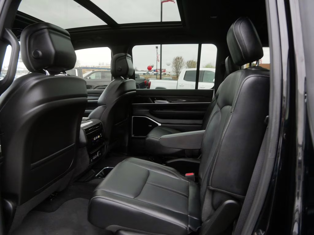 2022 Diamond Black Crystal Pearlcoat Jeep Wagoneer Series III 4X4 SUV