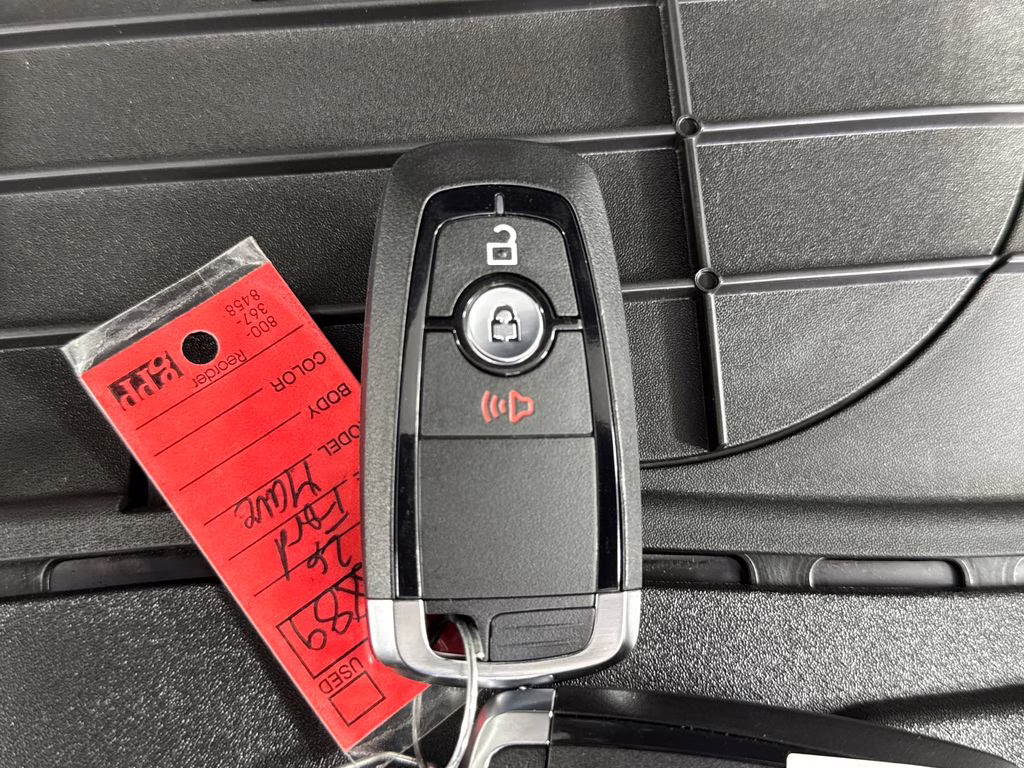 2026 Shadow Black Ford Maverick XLT FWD Truck