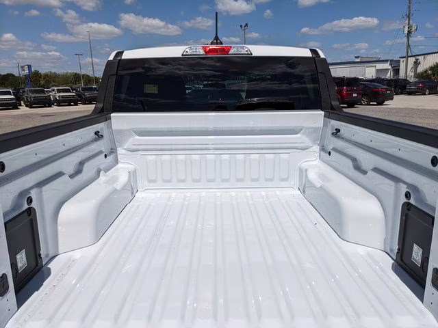 2026 Oxford White Ford Maverick XL FWD Truck