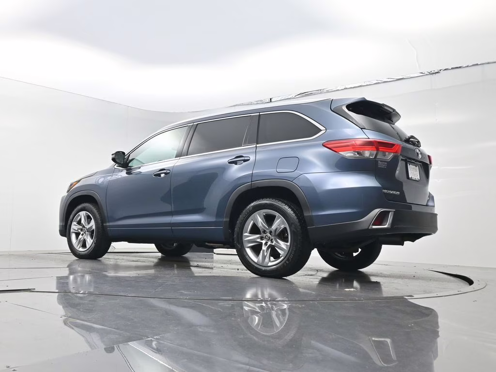 2019 Shoreline Mist Toyota Highlander Limited FWD SUV