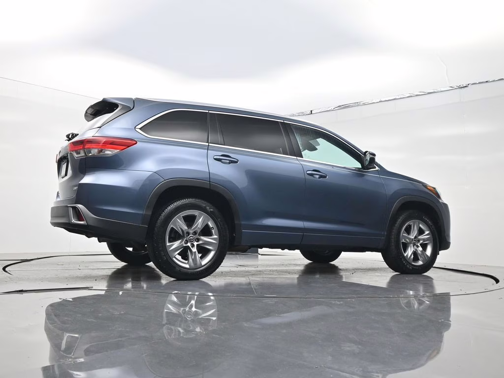 2019 Shoreline Mist Toyota Highlander Limited FWD SUV