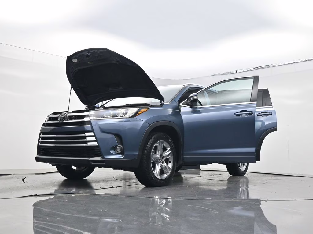 2019 Shoreline Mist Toyota Highlander Limited FWD SUV