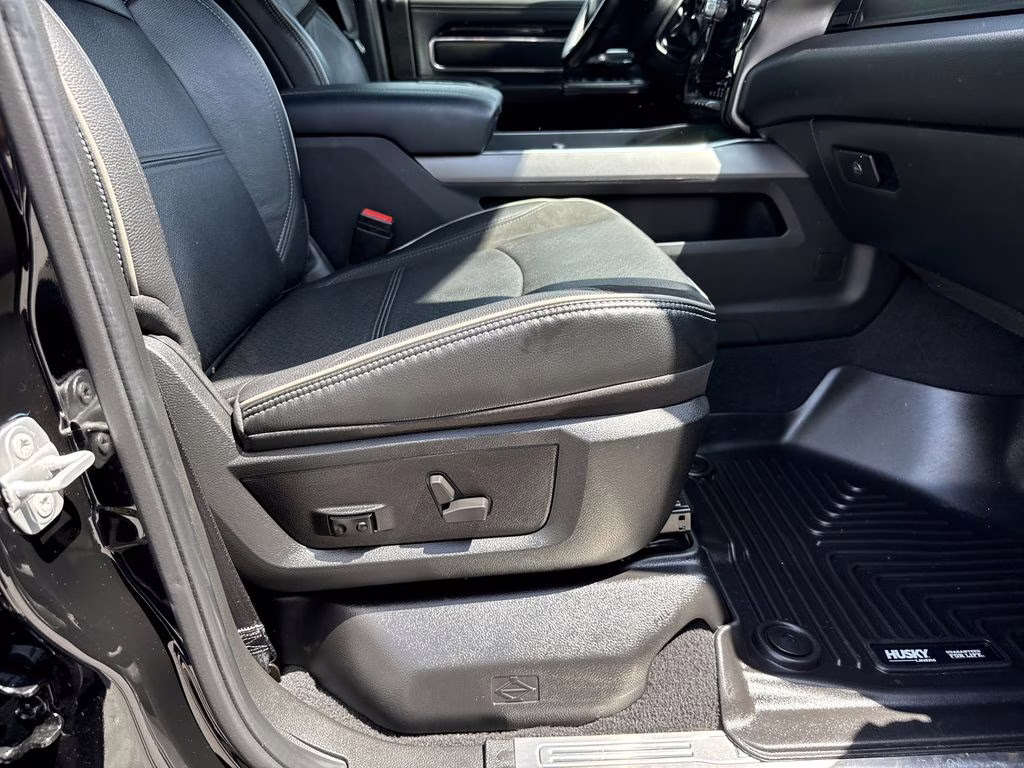 2022 Diamond Black Crystal Pearlcoat Ram 3500 Laramie 4X4 Truck