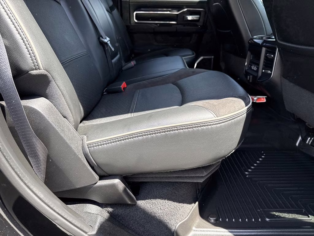 2022 Diamond Black Crystal Pearlcoat Ram 3500 Laramie 4X4 Truck