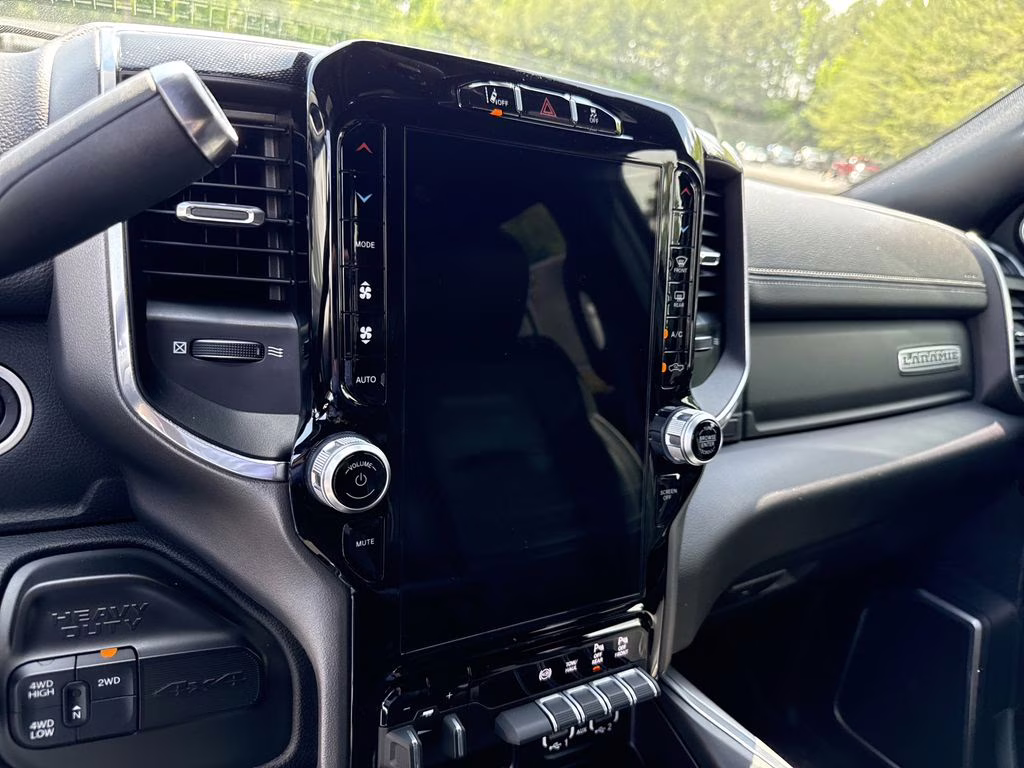 2022 Diamond Black Crystal Pearlcoat Ram 3500 Laramie 4X4 Truck