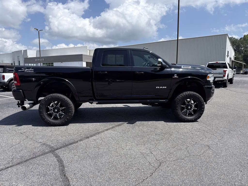 2022 Diamond Black Crystal Pearlcoat Ram 3500 Laramie 4X4 Truck