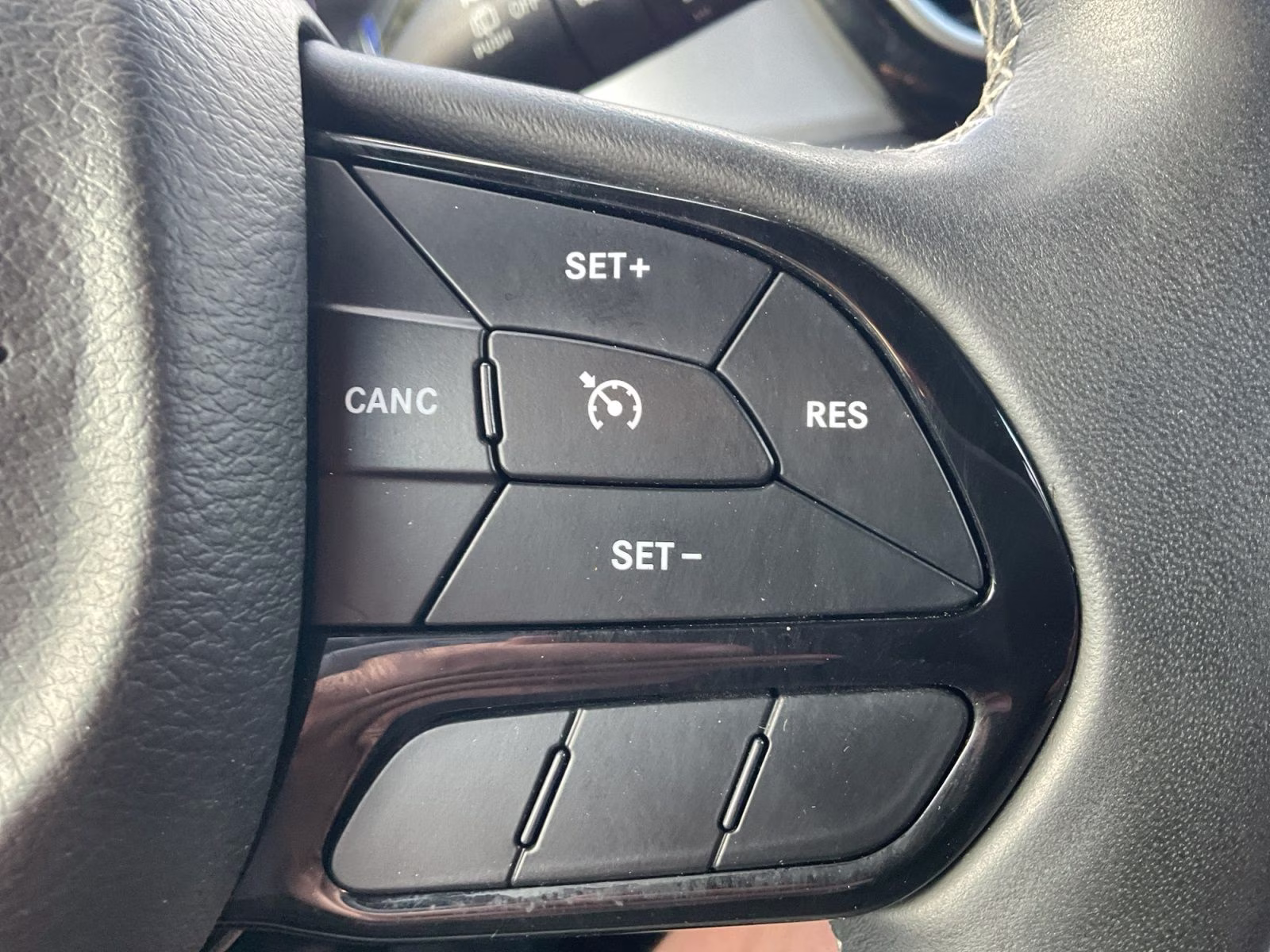 2018 Bright White Clearcoat Chrysler Pacifica Touring L Plus FWD Van