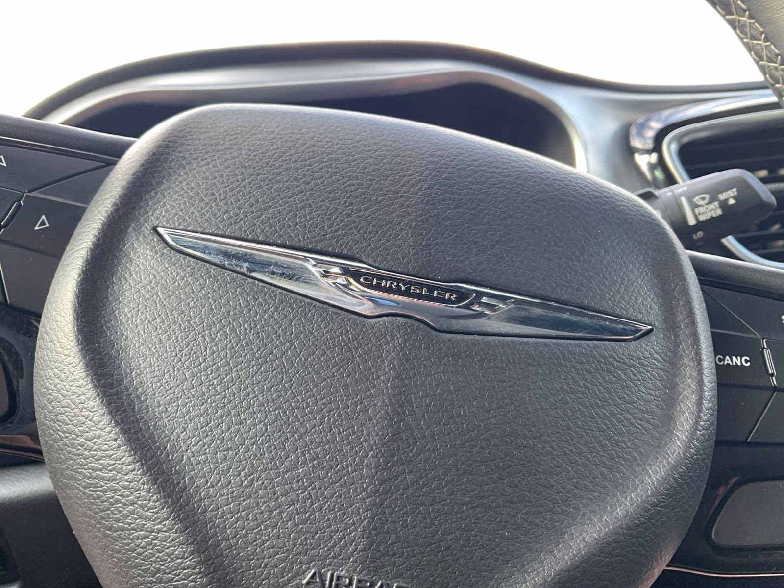 2018 Bright White Clearcoat Chrysler Pacifica Touring L Plus FWD Van