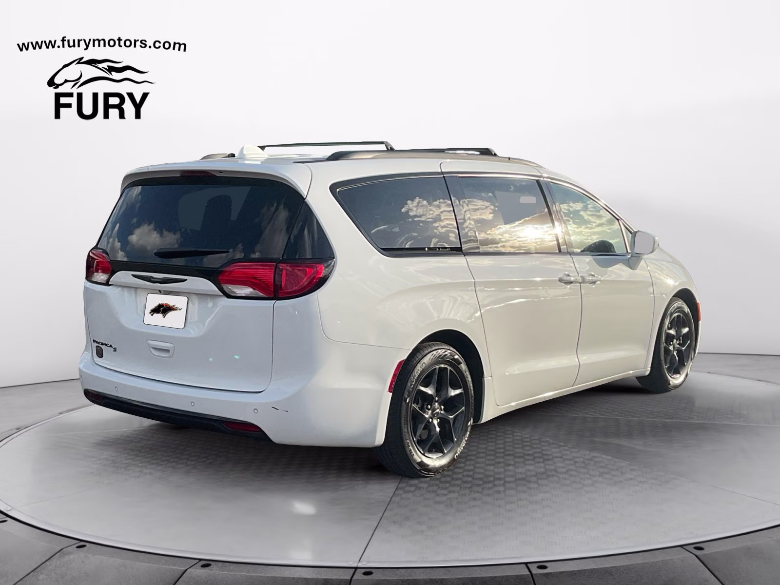2018 Bright White Clearcoat Chrysler Pacifica Touring L Plus FWD Van