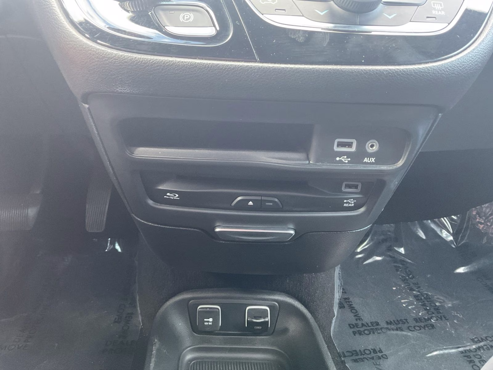 2018 Bright White Clearcoat Chrysler Pacifica Touring L Plus FWD Van