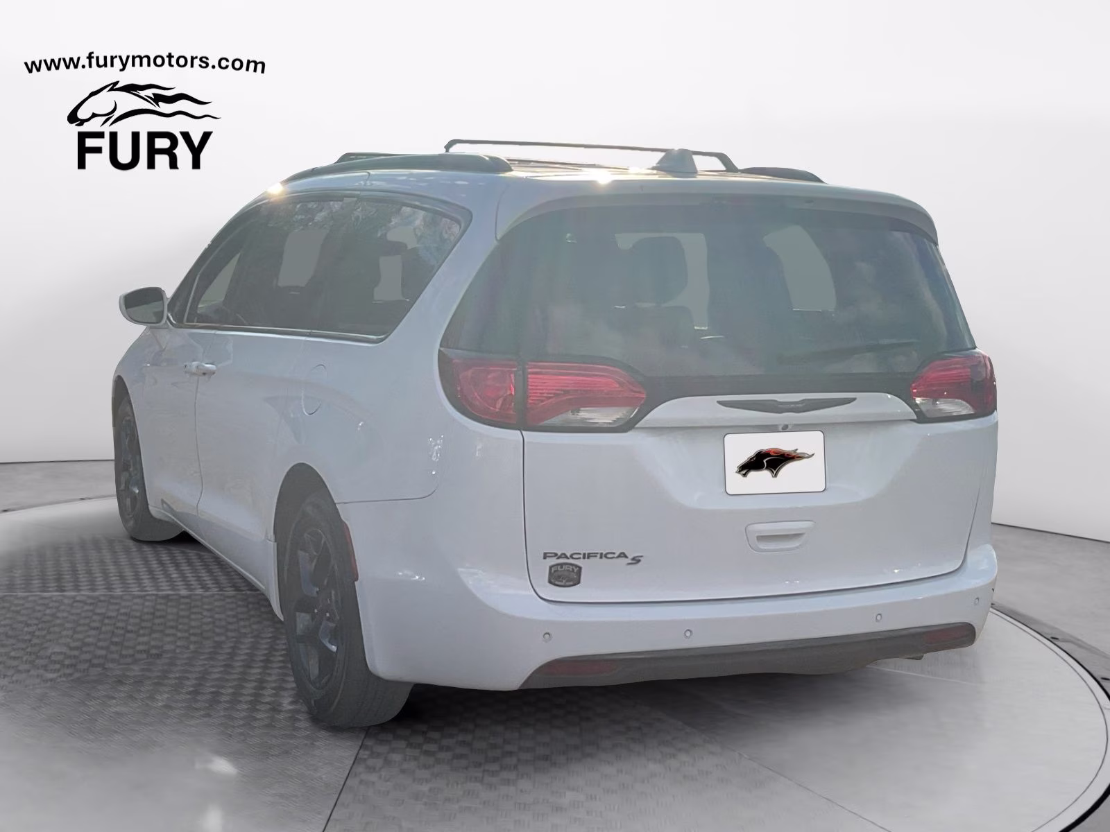 2018 Bright White Clearcoat Chrysler Pacifica Touring L Plus FWD Van