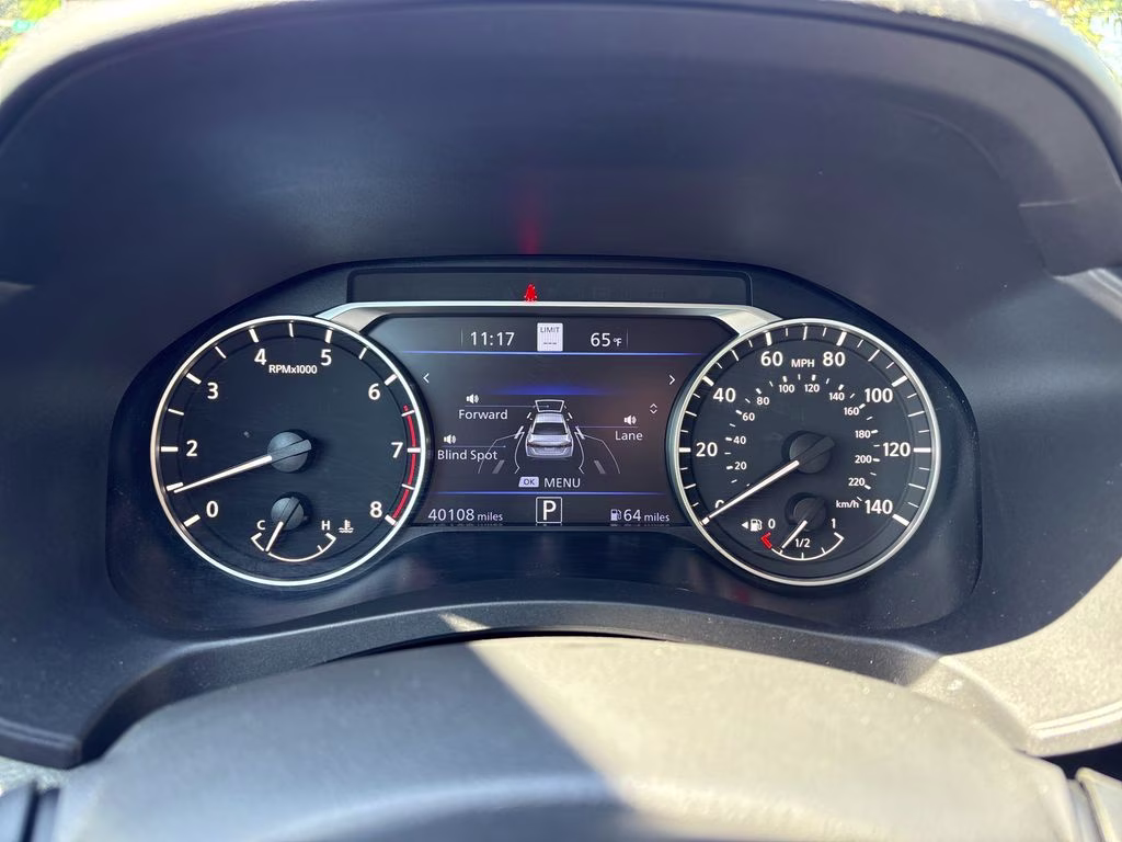 2023 Gun Metallic Nissan Altima 2.5 SL FWD Sedan