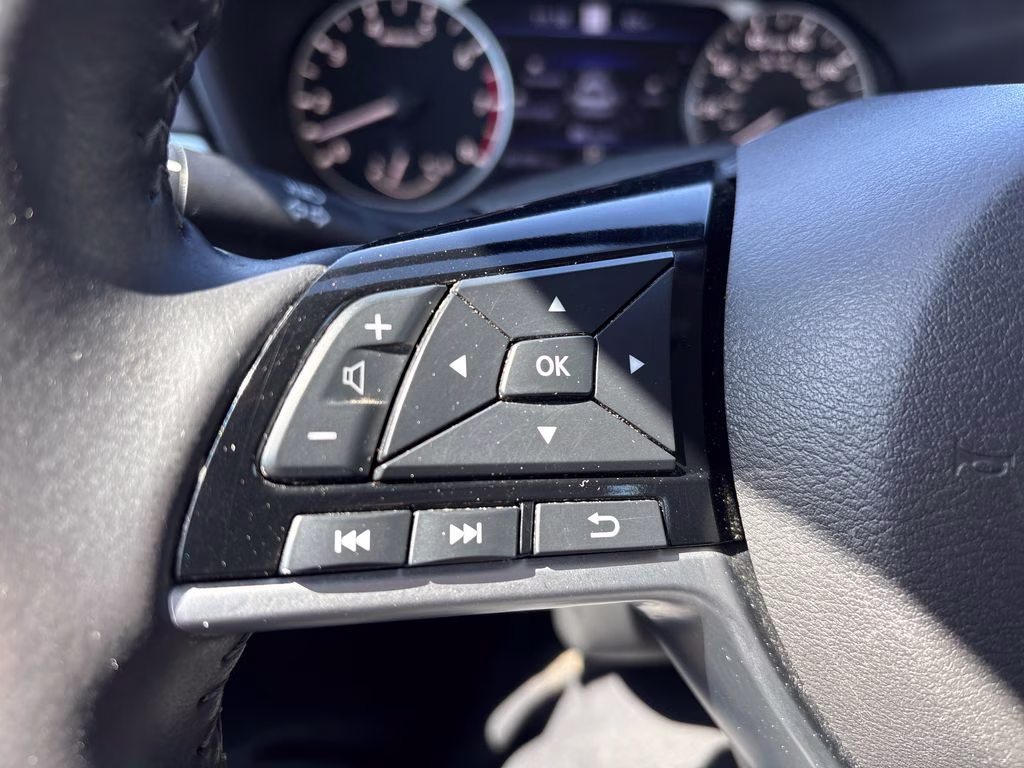 2023 Gun Metallic Nissan Altima 2.5 SL FWD Sedan