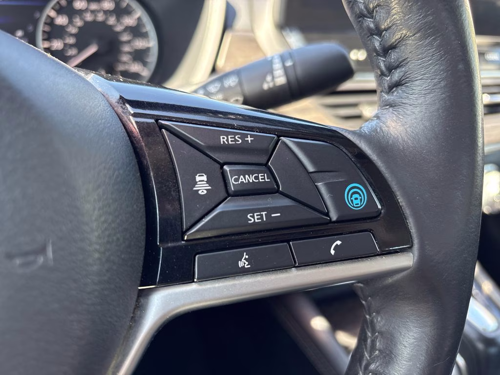 2023 Gun Metallic Nissan Altima 2.5 SL FWD Sedan