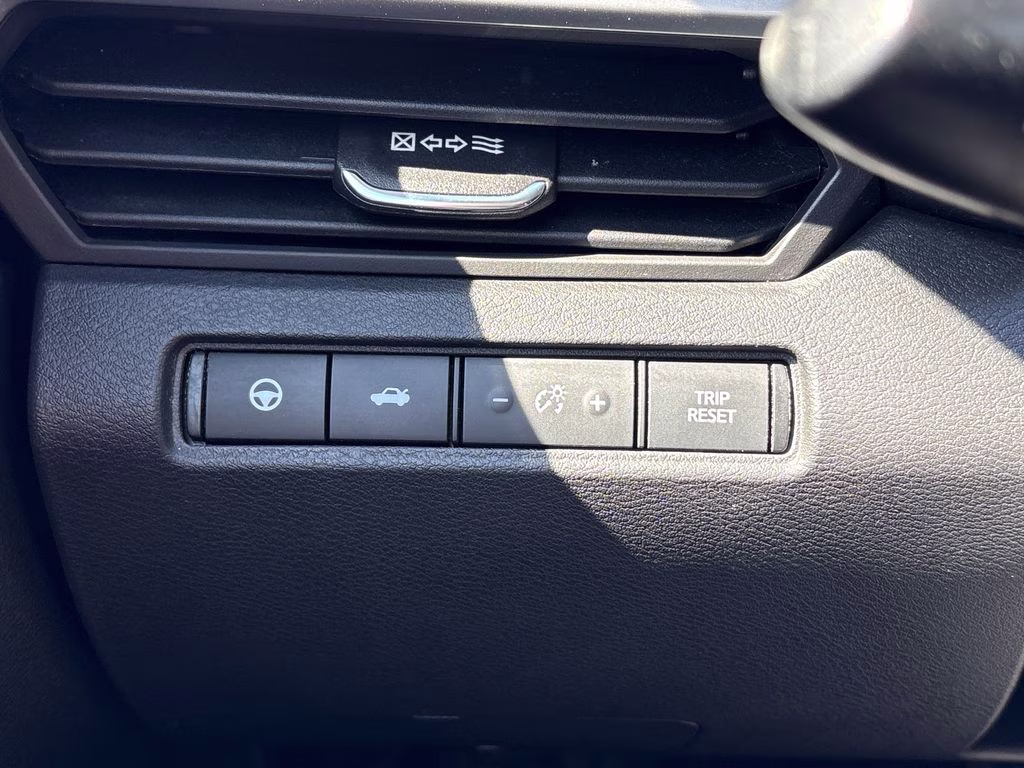 2023 Gun Metallic Nissan Altima 2.5 SL FWD Sedan