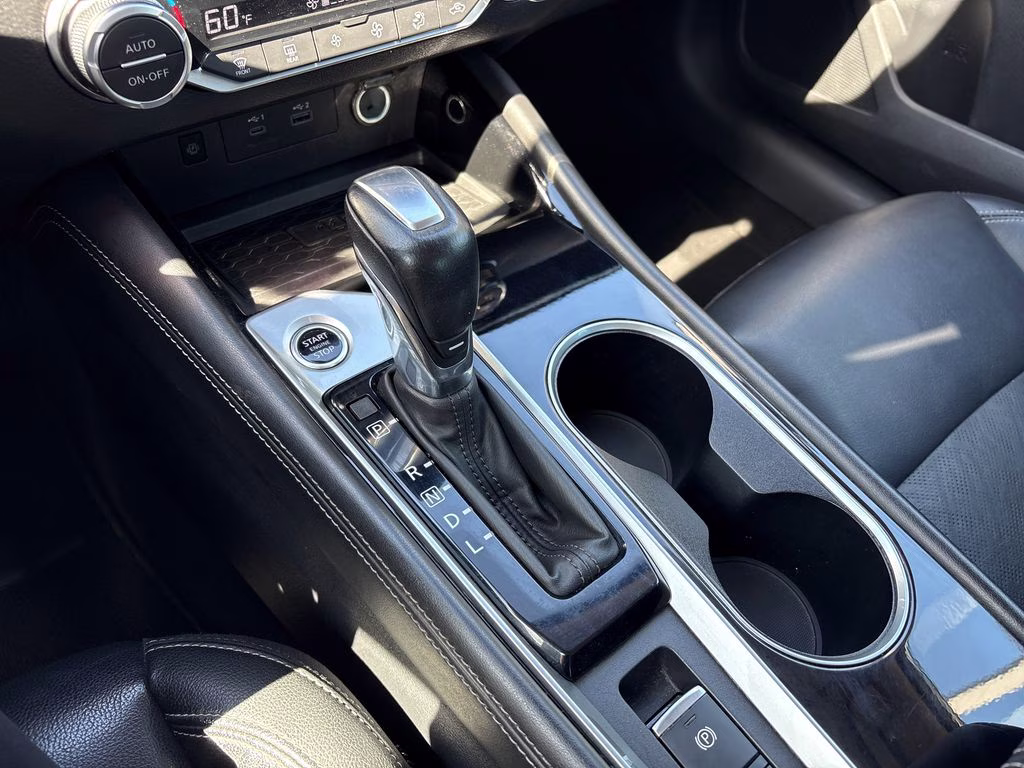 2023 Gun Metallic Nissan Altima 2.5 SL FWD Sedan