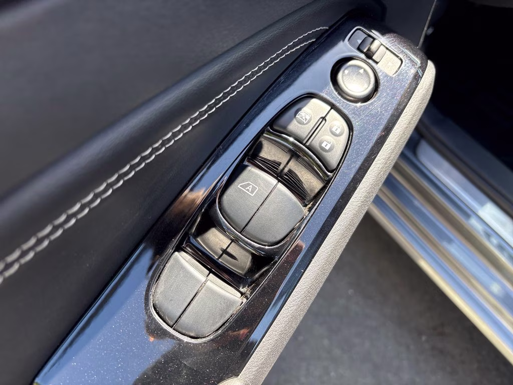 2023 Gun Metallic Nissan Altima 2.5 SL FWD Sedan