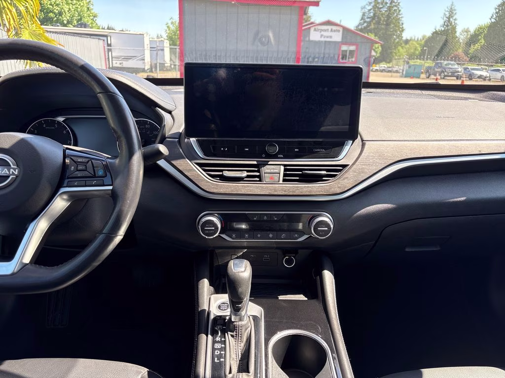 2023 Gun Metallic Nissan Altima 2.5 SL FWD Sedan